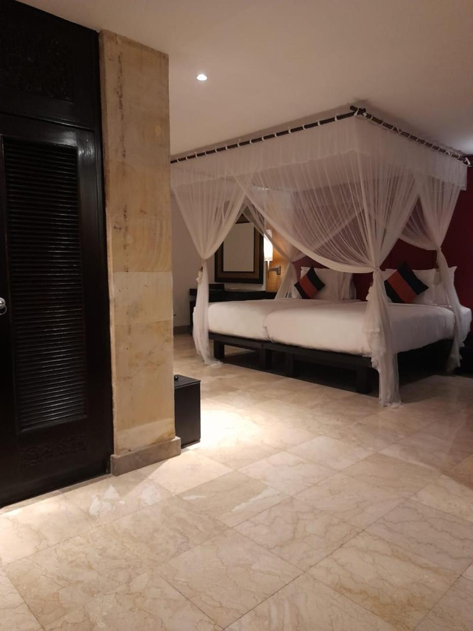 The Royal Beach Seminyak Exterior foto