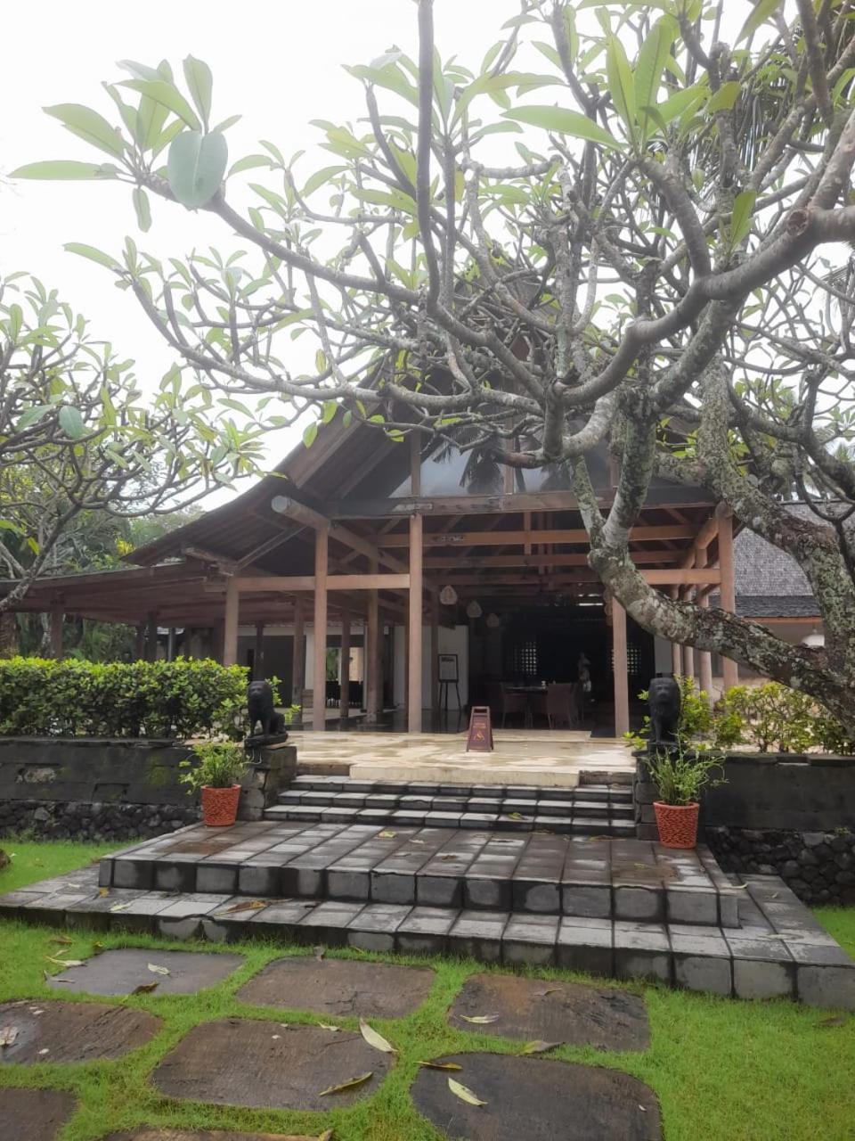 The Royal Beach Seminyak Exterior foto